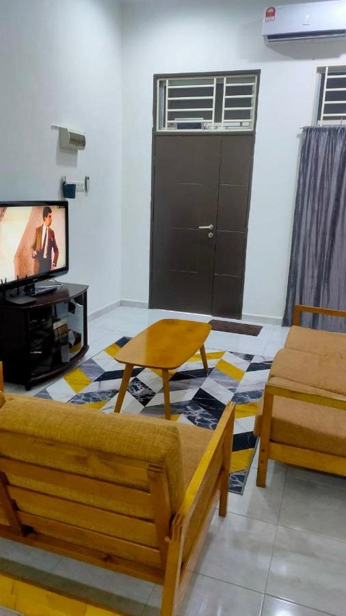 Homestay Batu Pahat, Bushra Exterior foto